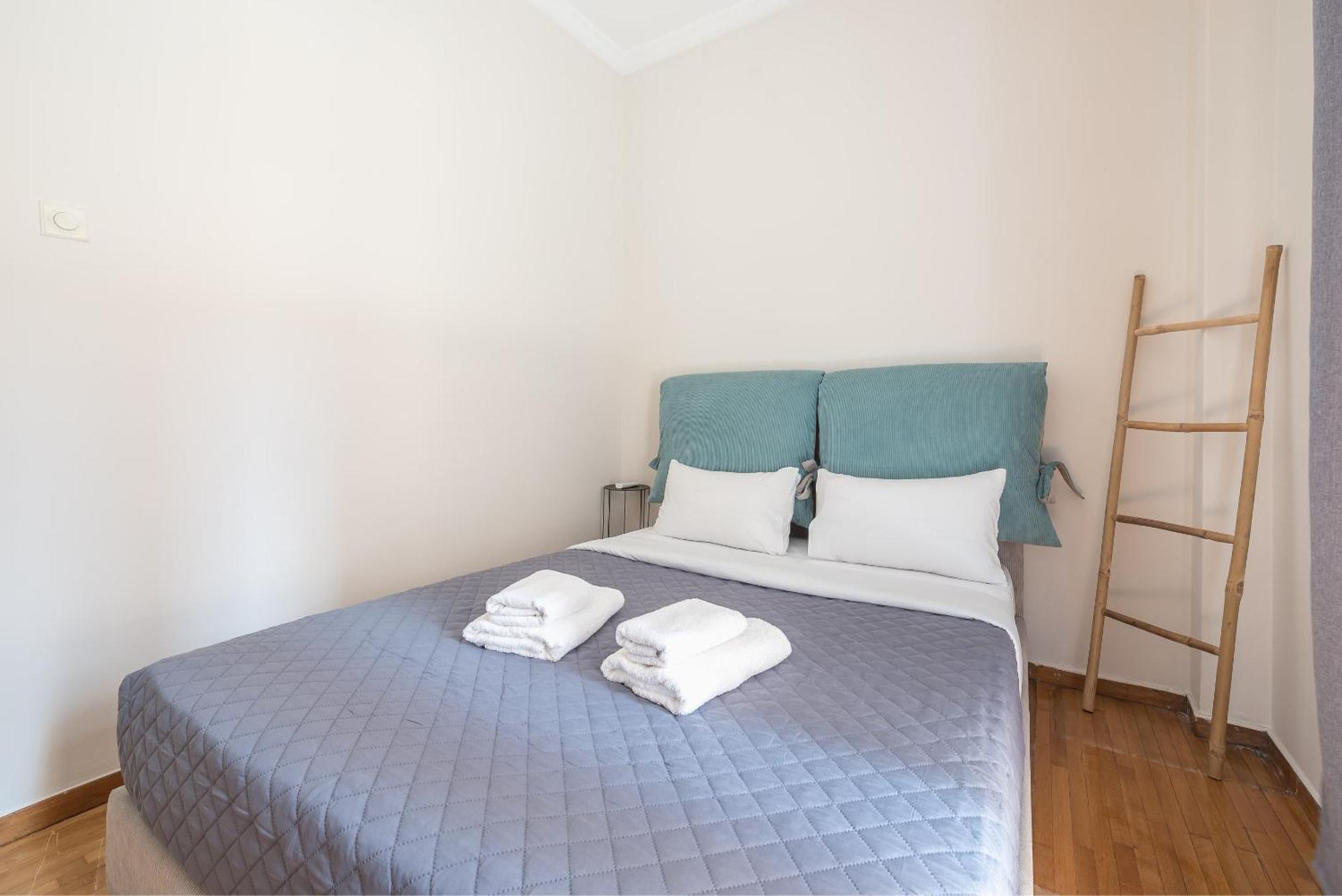 Apartament Stylish 2 Bd Urban Retreat Near Panormou Metro Ateny Zewnętrze zdjęcie